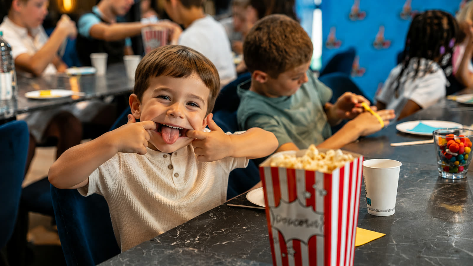 Enfant souriant lors d'un anniversaire You Kids Thiverval Liberty