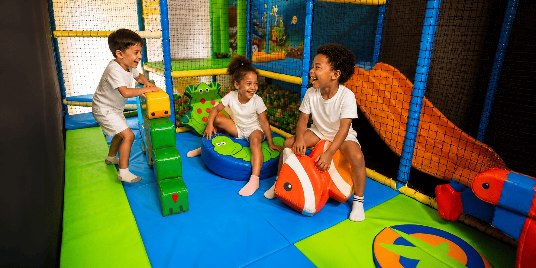 Aire de jeux animaux du parc You Kids Thiverval Liberty près de Plaisir