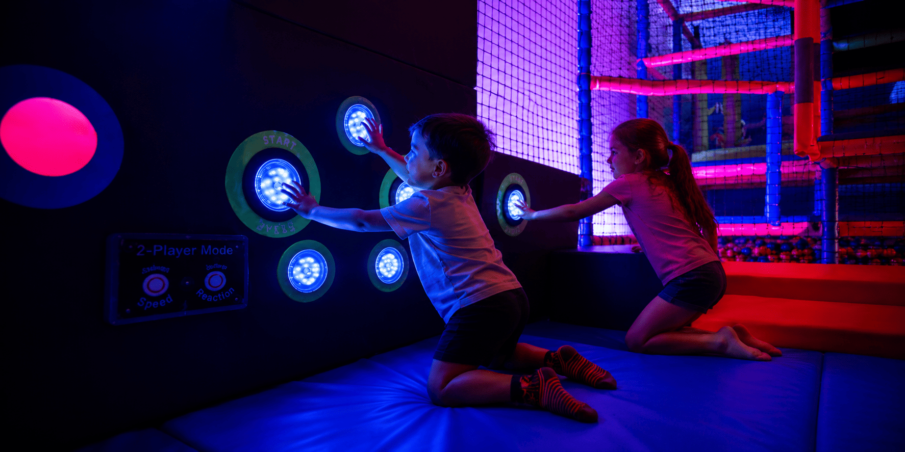Mur interactif du parc You Kids Thiverval Liberty près de Plaisir